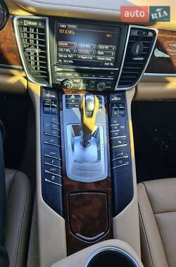 Фастбек Porsche Panamera 2012 в 