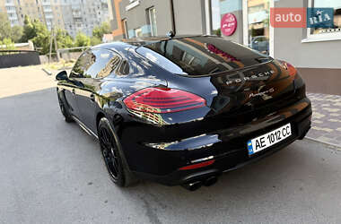 Фастбэк Porsche Panamera 2013 в 