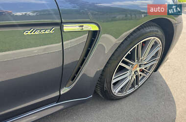 Фастбэк Porsche Panamera 2012 в 