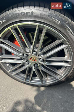 Фастбэк Porsche Panamera 2012 в 