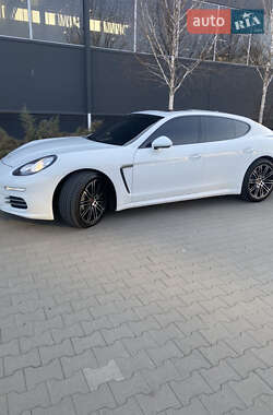 Фастбек Porsche Panamera 2015 в Києві