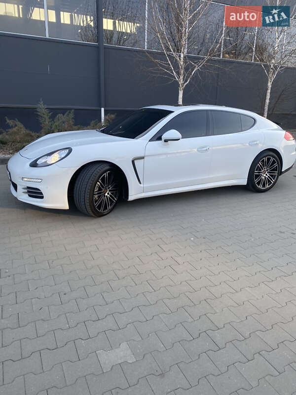Фастбэк Porsche Panamera 2015 в 