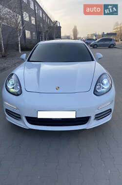 Фастбэк Porsche Panamera 2015 в 