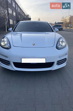 Фастбэк Porsche Panamera 2015 в 