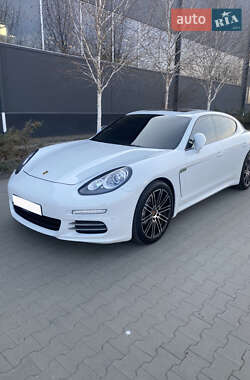 Фастбэк Porsche Panamera 2015 в 