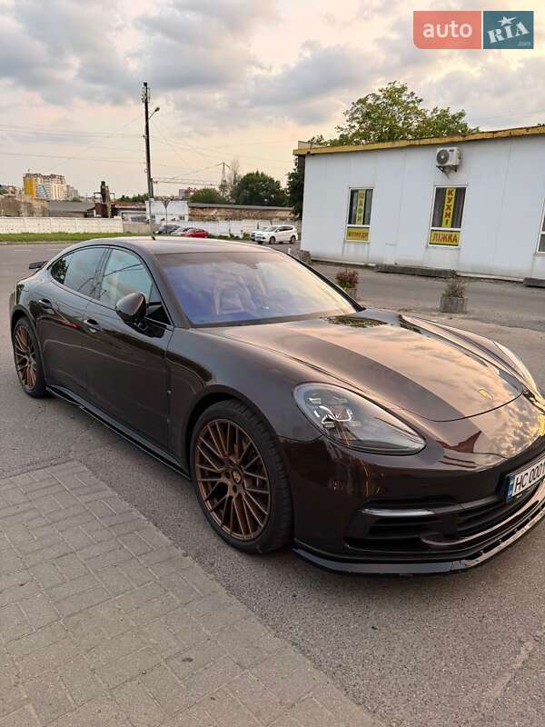 Фастбэк Porsche Panamera 2018 в Львове