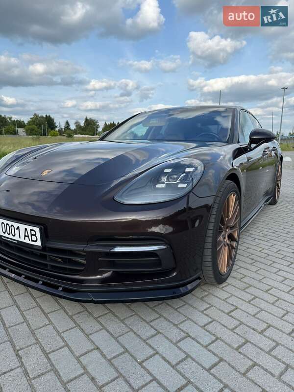 Фастбэк Porsche Panamera 2018 в Львове