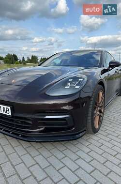 Фастбэк Porsche Panamera 2018 в 