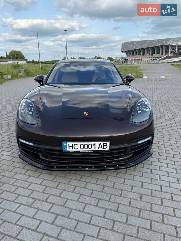 Фастбэк Porsche Panamera 2018 в Львове