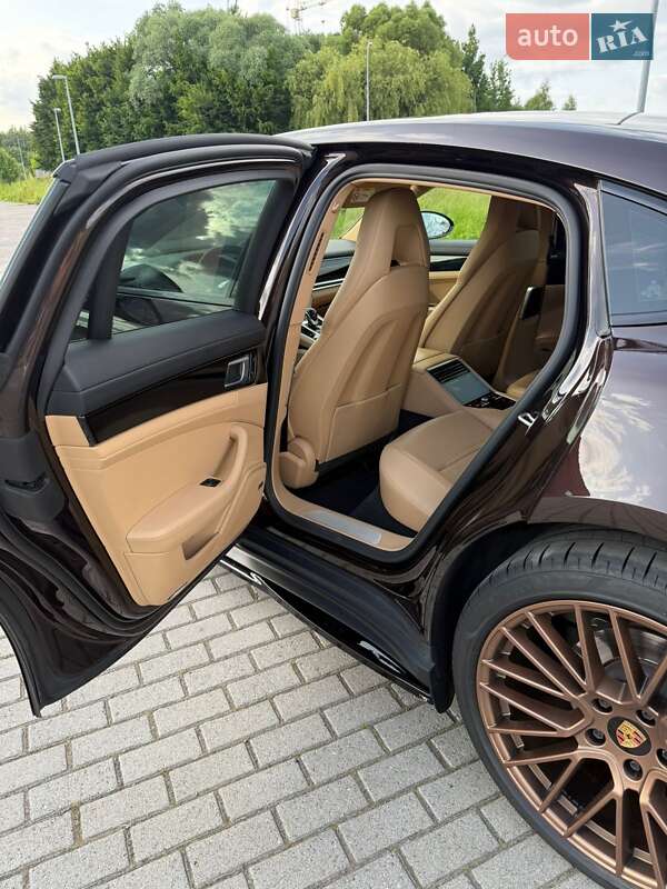Фастбэк Porsche Panamera 2018 в Львове