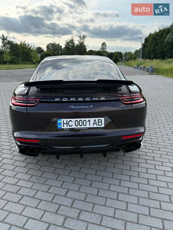 Фастбэк Porsche Panamera 2018 в Львове