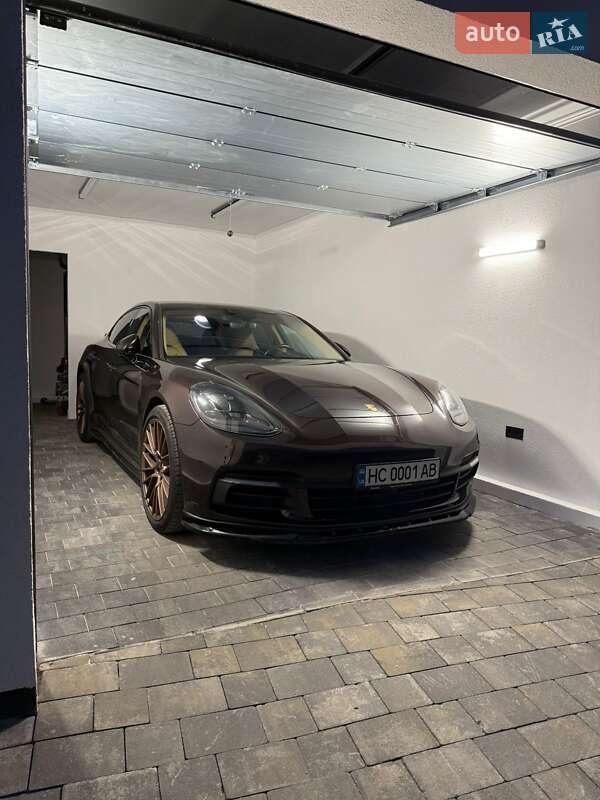 Фастбэк Porsche Panamera 2018 в Львове