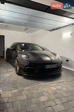 Фастбэк Porsche Panamera 2018 в 