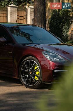 Универсал Porsche Panamera 2018 в 