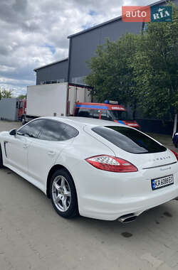Фастбэк Porsche Panamera 2012 в 