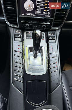 Фастбэк Porsche Panamera 2012 в 