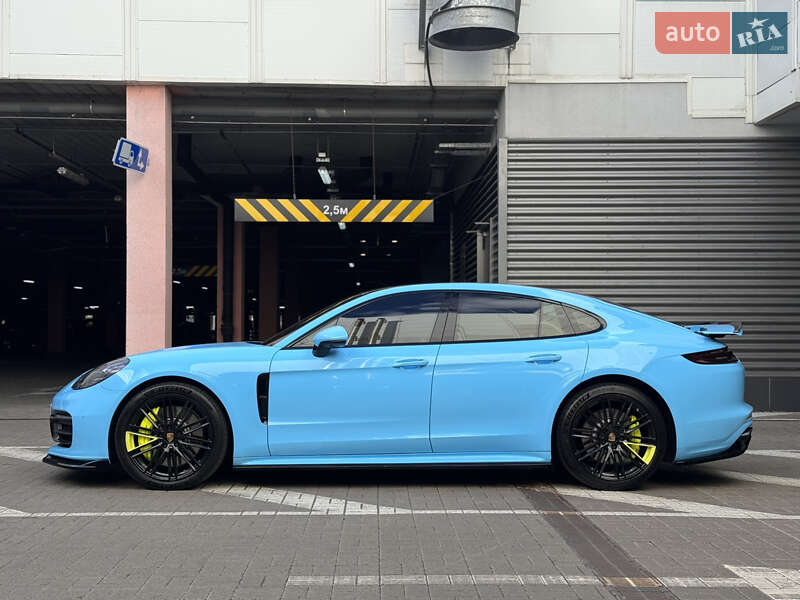 Фастбэк Porsche Panamera 2016 в Киеве