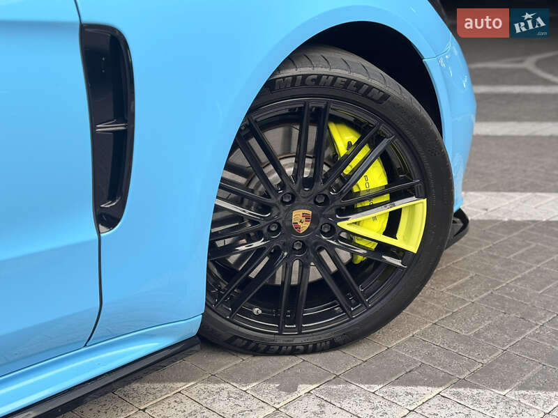 Фастбэк Porsche Panamera 2016 в Киеве
