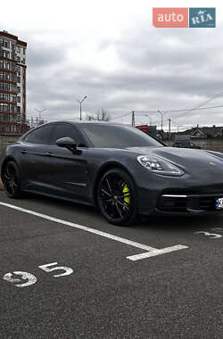 Фастбэк Porsche Panamera 2018 в 
