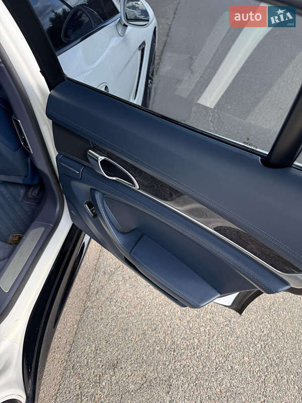 Фастбек Porsche Panamera 2010 в Києві
