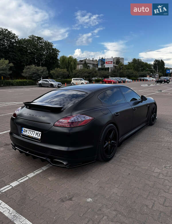 Фастбэк Porsche Panamera 2012 в Киеве