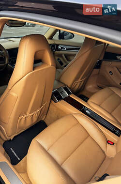 Фастбэк Porsche Panamera 2012 в 