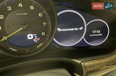 Фастбэк Porsche Panamera 2023 в 