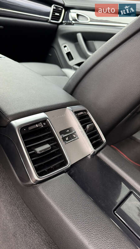 Фастбэк Porsche Panamera 2011 в Полтаве