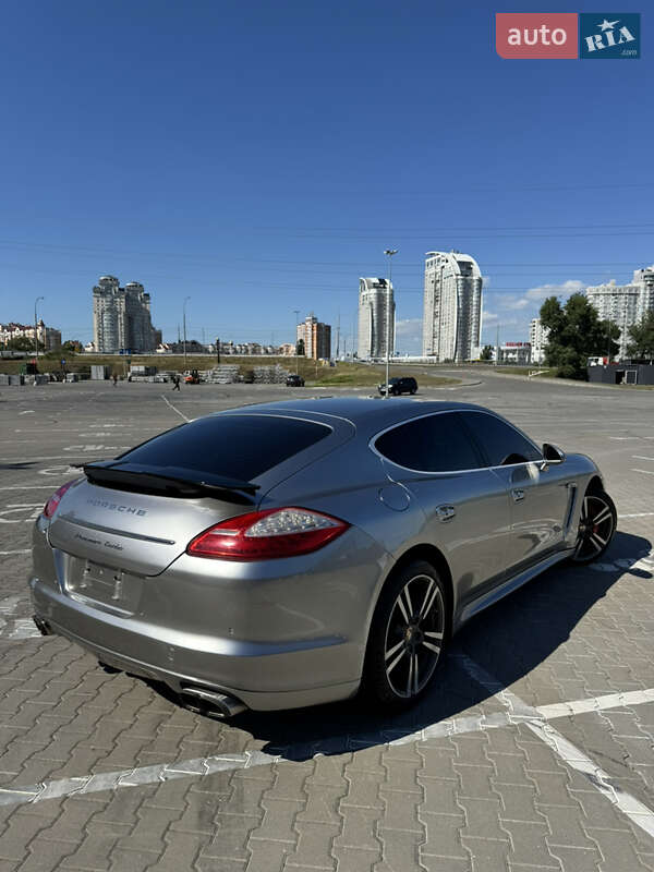 Фастбек Porsche Panamera 2011 в Києві