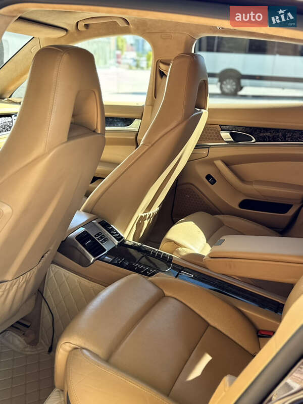 Фастбек Porsche Panamera 2010 в Хмельницькому