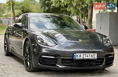 Фастбэк Porsche Panamera 2018 в 