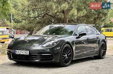Фастбэк Porsche Panamera 2018 в 