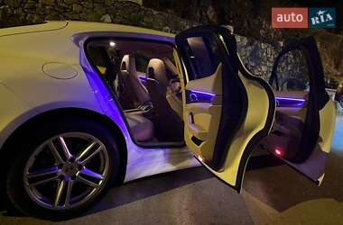 Фастбэк Porsche Panamera 2010 в 