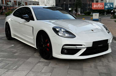Фастбек Porsche Panamera 2018 в Києві