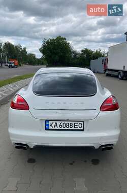 Фастбэк Porsche Panamera 2012 в 