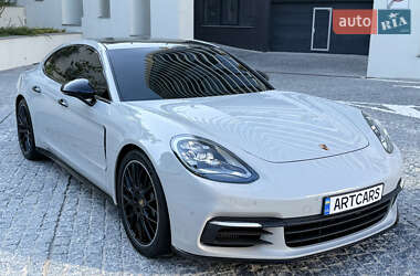 Фастбэк Porsche Panamera 2017 в 