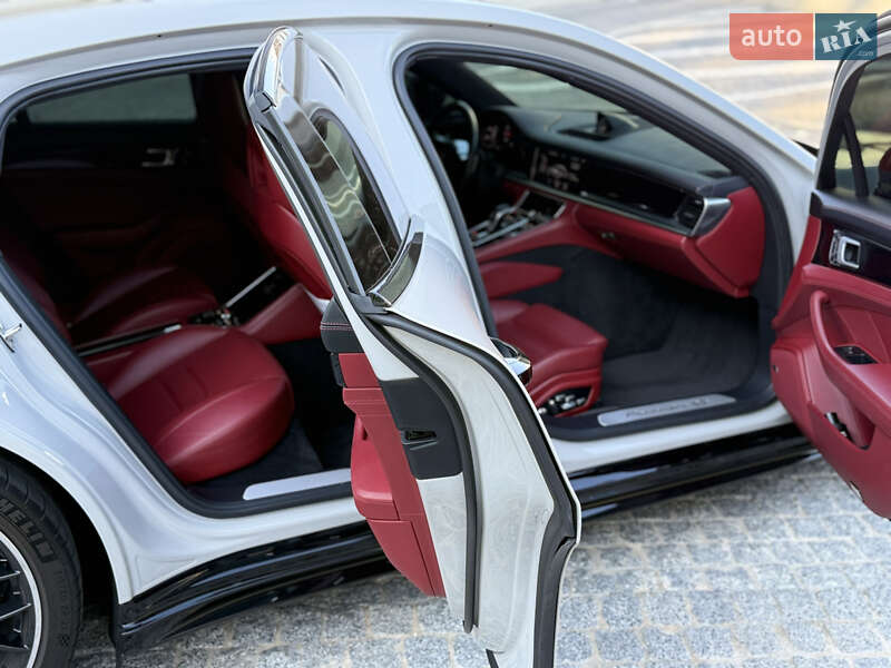 Фастбэк Porsche Panamera 2017 в Одессе