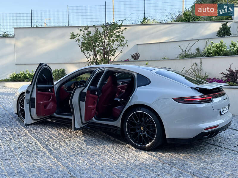 Фастбэк Porsche Panamera 2017 в Одессе