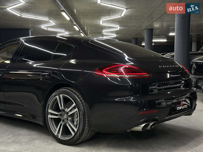 Фастбэк Porsche Panamera 2013 в Одессе
