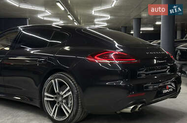Фастбэк Porsche Panamera 2013 в 