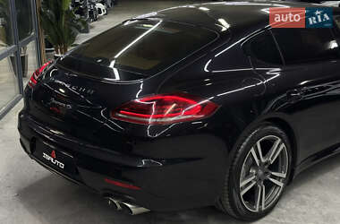 Фастбэк Porsche Panamera 2013 в 