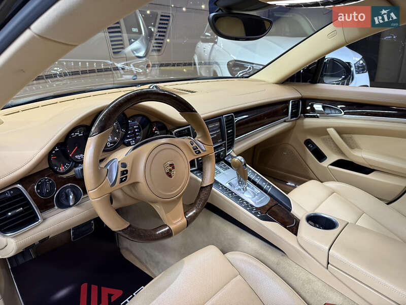 Фастбэк Porsche Panamera 2013 в Одессе