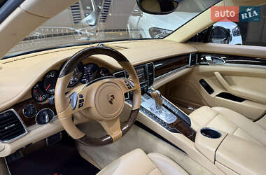 Фастбэк Porsche Panamera 2013 в 