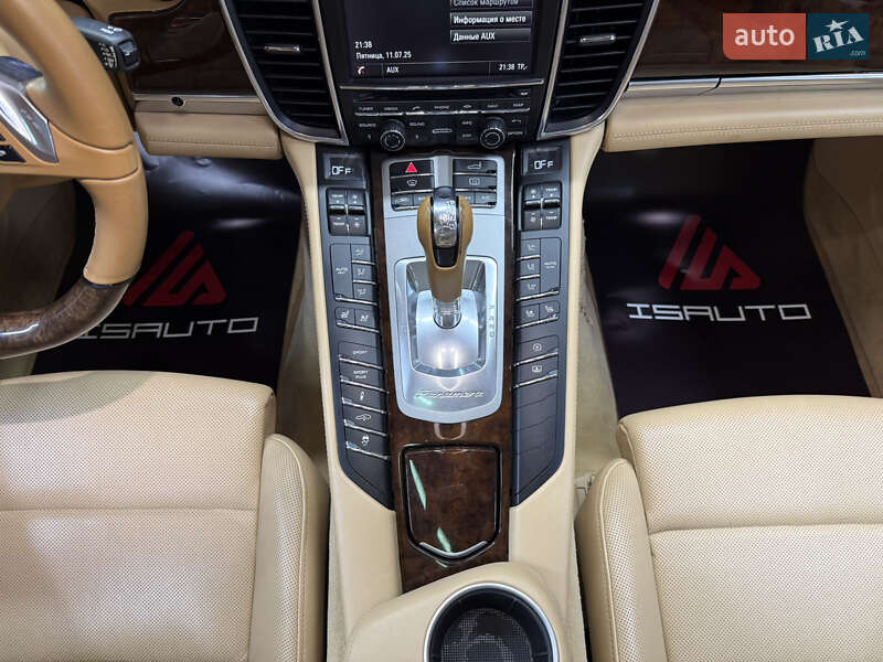 Фастбэк Porsche Panamera 2013 в Одессе