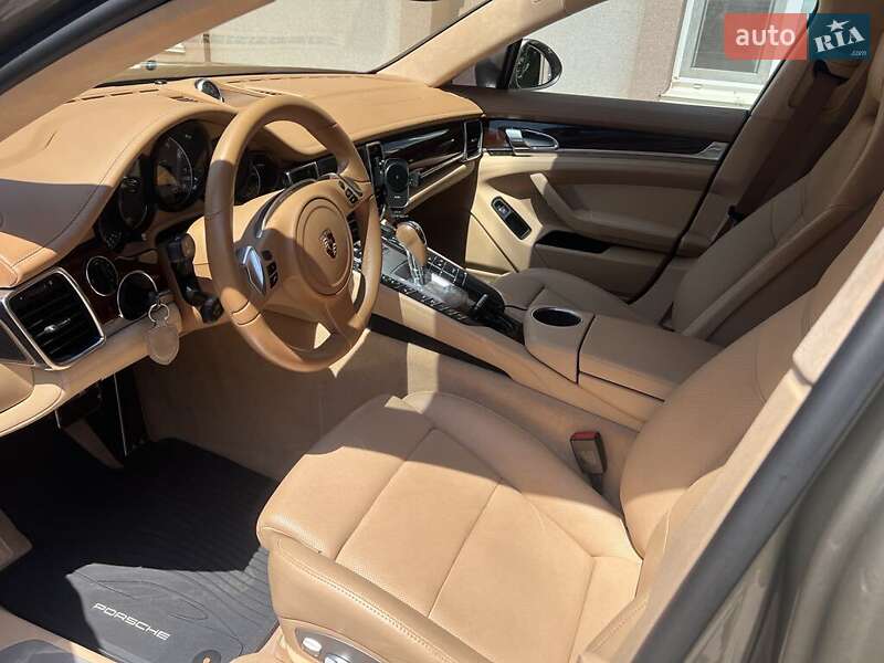 Фастбэк Porsche Panamera 2012 в Кривом Роге фото 7 Фастбэк Porsche Panamera 2012 в Кривом Роге