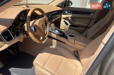 Фастбэк Porsche Panamera 2012 в 