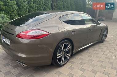 Фастбэк Porsche Panamera 2012 в 
