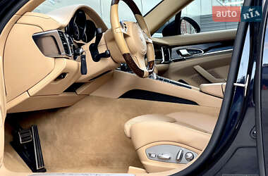Фастбэк Porsche Panamera 2013 в 