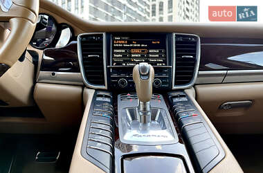 Фастбэк Porsche Panamera 2013 в 