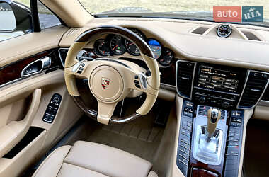 Фастбэк Porsche Panamera 2013 в 